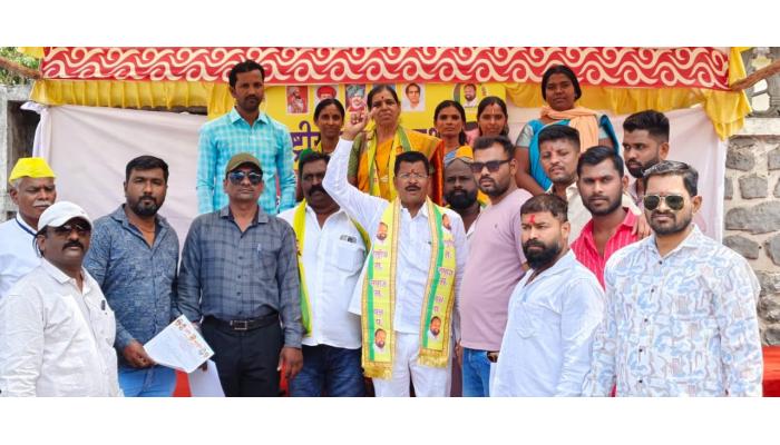 जिल्हाधिकारी कार्यालयासमोर रासपची निदर्शने