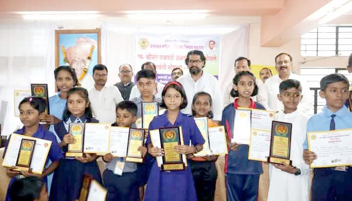 शिक्षणाबरोबरच विद्यार्थ्यांच्या कलागुणांना वाव मिळाला पाहिजे
