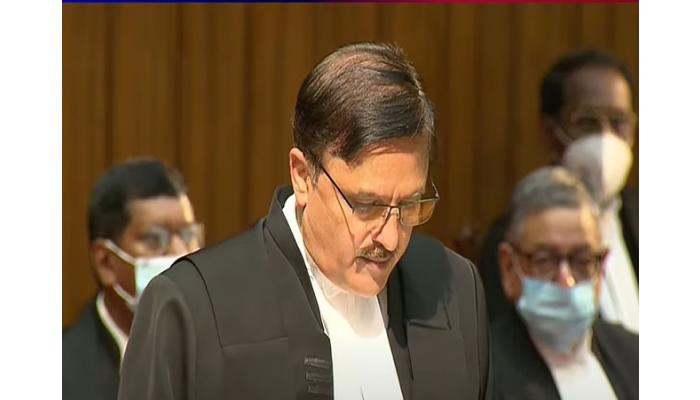 आईच्या निधनाच्या दुसऱ्या दिवशी मराठमोळे जज SC मध्ये ऑन ड्युटी!
