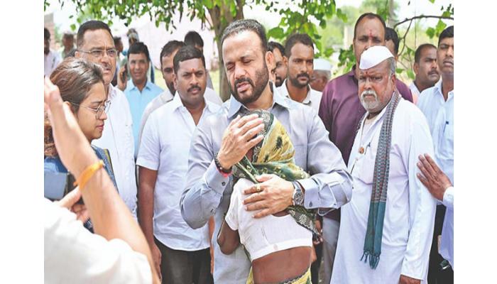 नुकसानग्रस्तांचे अश्रू पुसण्याचे काम करू : ना. जयकुमार गोरे