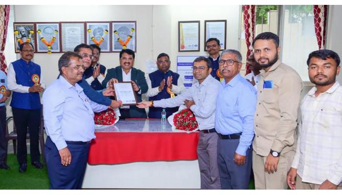 महावितरणच्या उपकेंद्रांसाठी गुणवत्तेसह सुरक्षेचेही ‘आयएसओ’ मानांकन घ्यावे : संचालक राजेंद्र पवार