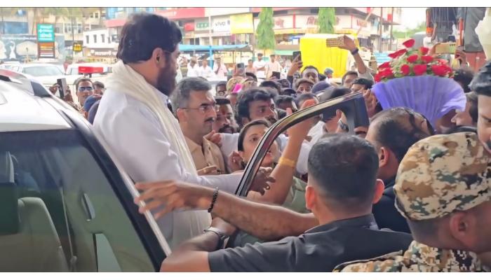 सातारमध्ये उपमुख्यमंत्री एकनाथ शिंदे यांचे जल्लोषी स्वागत