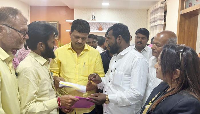 जिल्हा शल्यचिकित्सक डॉ. युवराज करपे यांना निलंबित करून त्यांची खातेनिहाय चौकशी करावी