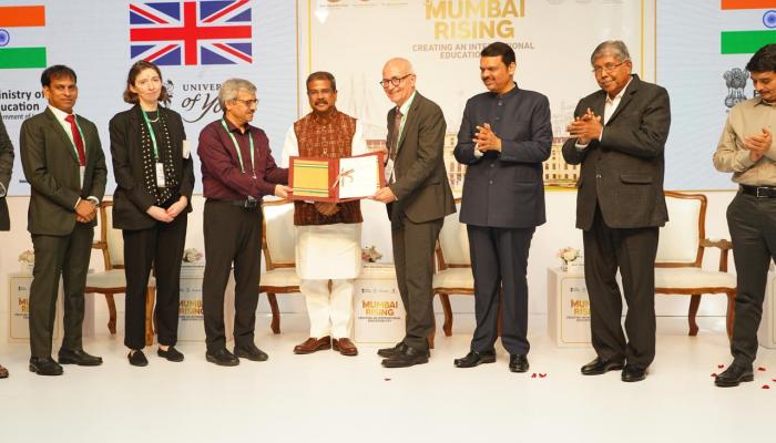 विद्यार्थ्यांचे परदेशी शिक्षणाचे स्वप्न आता भारतातच पूर्ण होणार : मुख्यमंत्री देवेंद्र फडणवीस