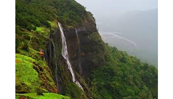 अतिवृष्टी व नैसर्गिक आपत्तीच्या पार्श्वभूमीवर महाराष्ट्रातील अनेक ठिकाणांवर पर्यटन बंदी