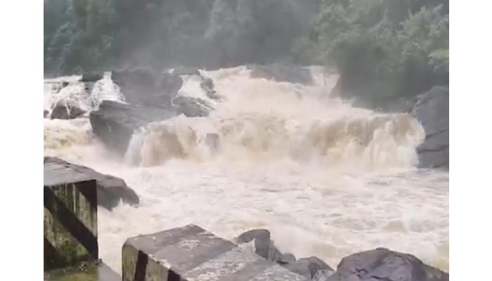 महापुराचे केरळमध्ये थैमान