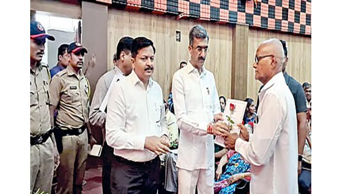 आणीबाणीतील योद्ध्यांचे अनुभव युवा पिढीपर्यंत पोहोचवा : ना. शंभूराज देसाई