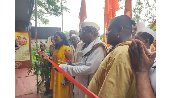 'संवादवारी'च्या प्रदर्शनाला फलटण येथे वारकऱ्यांच्या उत्स्फूर्त प्रतिसाद