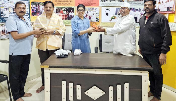 जिल्हाधिकारी संतोष पाटील यांची ठोसेघर धबधब्यास सपत्निक भेट