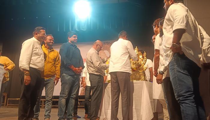 गणरायाच्या विसर्जनासाठी कार्यकर्त्यांची कायमस्वरूपी तलावाची मागणी