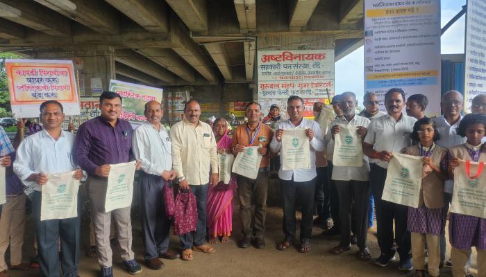 अजिंक्यतारा साखर कारखान्यातर्फे प्लास्टिक पिशव्यांना पर्यायी ठरणार्‍या कापडी पिशव्याचे वाटप