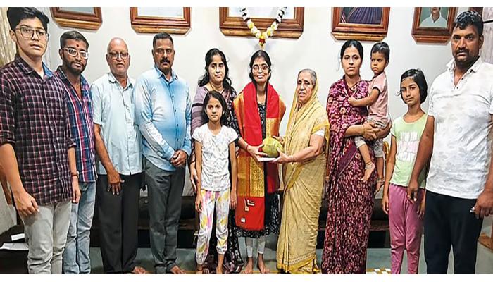 शेणोलीतील अंध प्रियांका बनली महसूल सहाय्यक