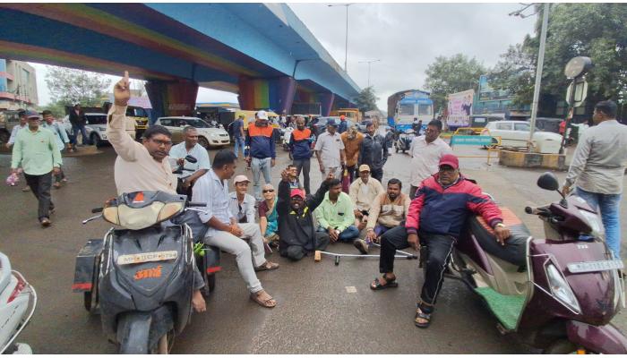 प्रहार संघटनेच्या वतीने बॉम्बे रेस्टॉरंट चौकामध्ये रास्ता रोको