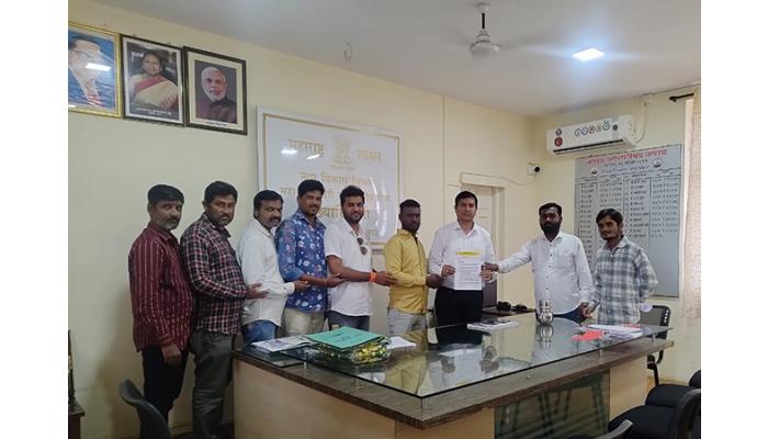 पालिकेने बर्गे मळा येथील गटार पाणी रस्ता ड्रेनेज या मूलभूत सुविधा तात्काळ द्याव्यात