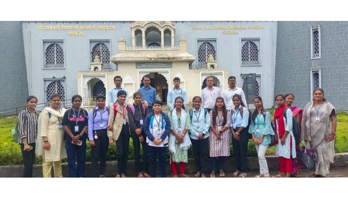 छत्रपती शिवाजी कॉलेजच्या इतिहास विभागाच्या वतीने सातारचे प्रतिसरकार स्मारक आणि हुतात्मा स्मारकाला अभिवादन