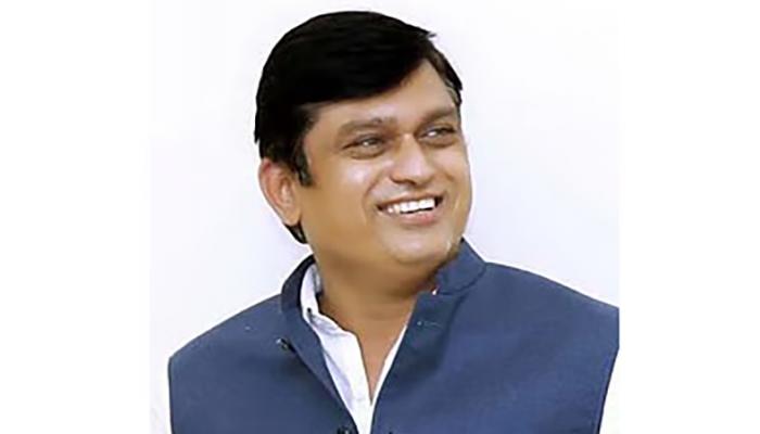 कोरेगावात समाजोपयोगी उपक्रमांचा धडाका