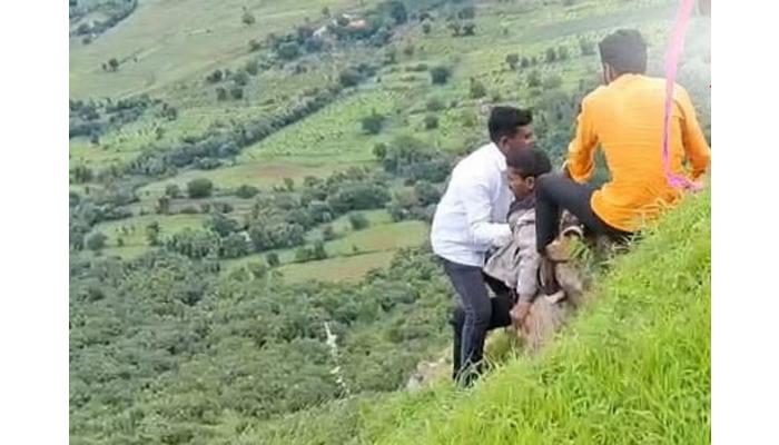 अजिंक्यतारा किल्ल्यावरून युवकाचा जीवन संपवण्याचा प्रयत्न