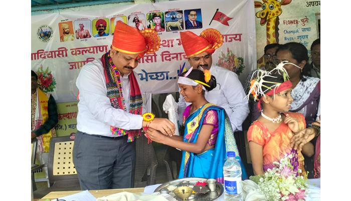 दुर्गम भागातील कातकरी, आदिवासी समाजाला केंद्र व राज्य शासनाच्या सर्व योजनांचा लाभ देण्यासाठी सर्व यंत्रणांनी योगदान द्यावे : जिल्हाधिकारी संतोष पाटील