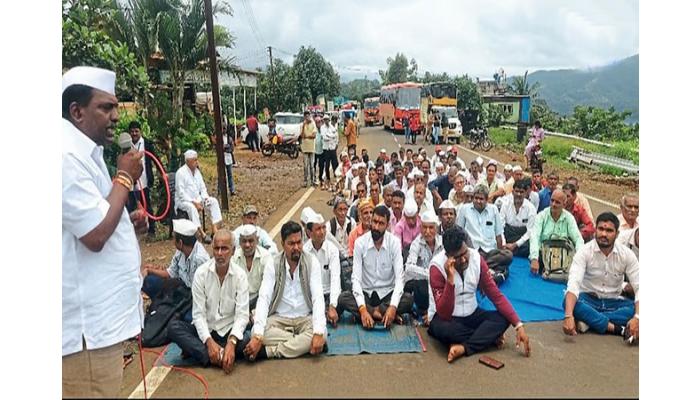 वाघेरात १०५ गाव समाज संघटनेचा रास्ता रोको