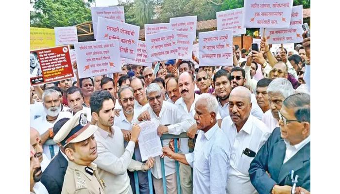 महिन्यात ‘मराठी’ पूर्तता, अन्यथा आंदोलन