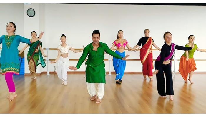 चीनमधील मुलींना 'साताऱ्याची गुलछडी’ गाण्याची भुरळ