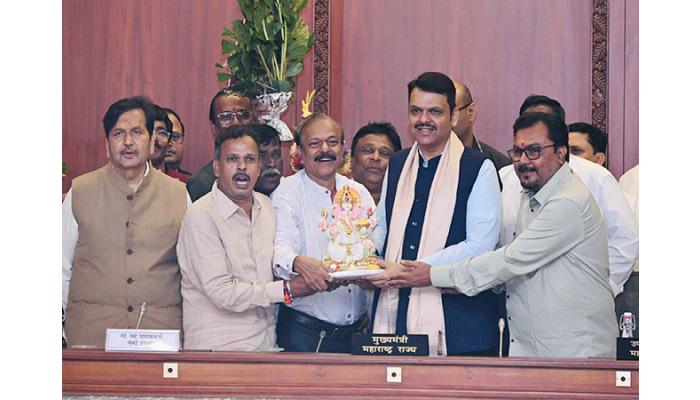 सार्वजनिक गणेशोत्सव मंडळांनी 'ऑपरेशन सिंदूर' आणि 'स्वदेशी' विषयी जनजागृती करावी : मुख्यमंत्री देवेंद्र फडणवीस