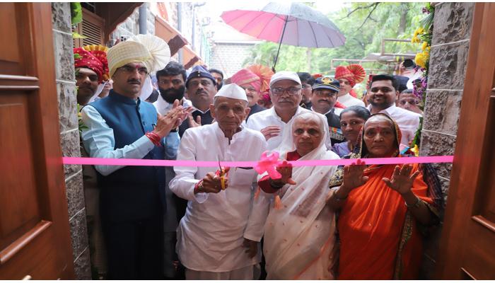 पालकमंत्री कार्यालयाचे स्वातंत्र्य सैनिक व भारतीय लष्करातील माजी सैनिकांच्या हस्ते उद्घाटन