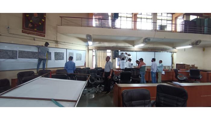 सातारा पालिका सभागृहात लागले प्रभागनिहाय रचनेचे नकाशे