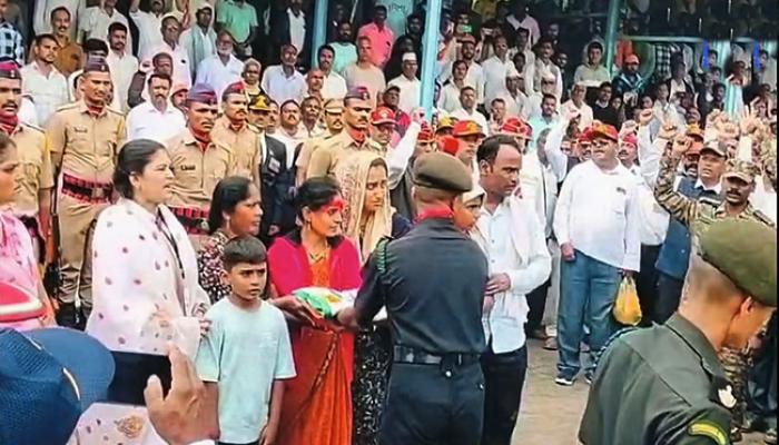 सासुर्वेत हुतात्मा प्रवीण वायदंडेंना निरोप