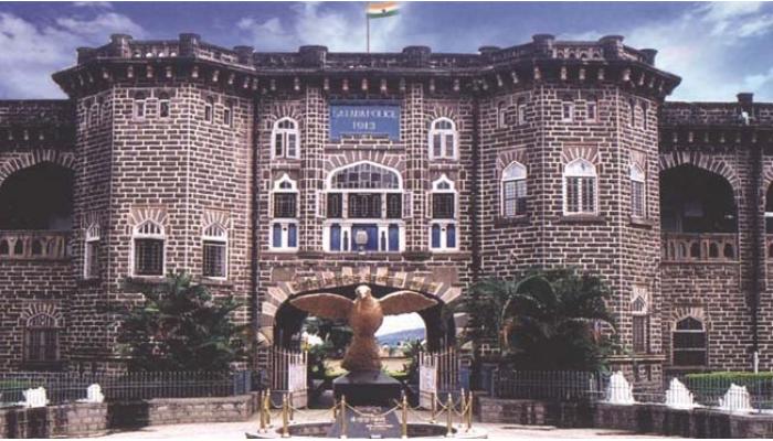 आदेशाचे उल्लंघन केल्याप्रकरणी दोन पोलिसांवर गुन्हा