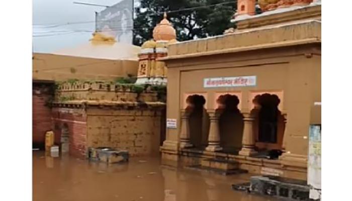 कराडला कृष्णाबाई मंदिरात पाणी शिरल्यामुळे २१ कुटुंबांचे स्थलांतर