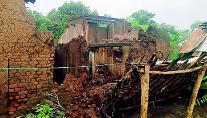 मुसळधार पावसामुळे ढेबेवाडी खोऱ्यात नऊ घरांची हानी