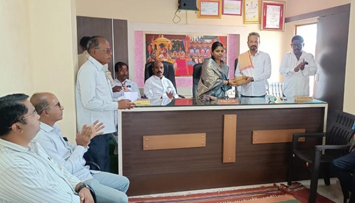 इंद्रजीत चव्हाणांच्या हस्ते आटके येथील तलाठी कार्यालय व भक्त निवास चे भूमिपूजन