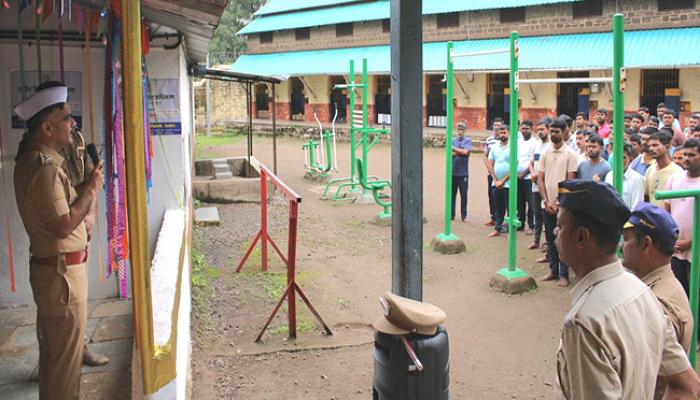 पोलीस अधीक्षक यांच्याकडून कारागृहातील गणरायाची आरती