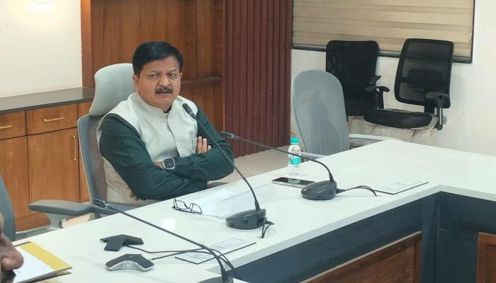 गोवर प्रतिबंधक लसीपासून एकही बालक वंचित राहू नये : जिल्हाधिकारी संतोष पाटील