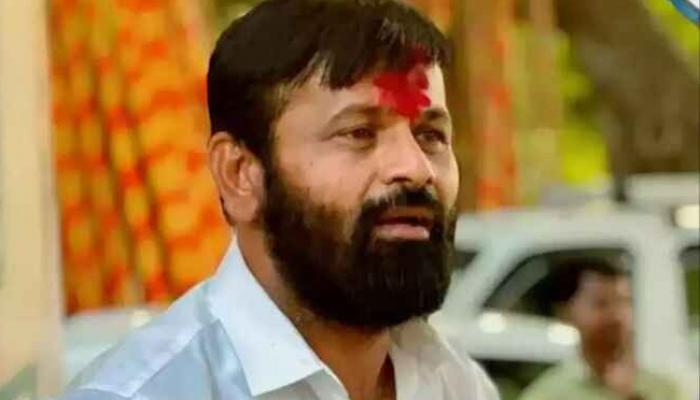 नीरा येथे लक्ष्मण हाकेंना धक्काबुक्की