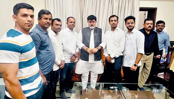 मच्छे वाचनालयाला पाच लाखांचे अर्थसाहाय्य