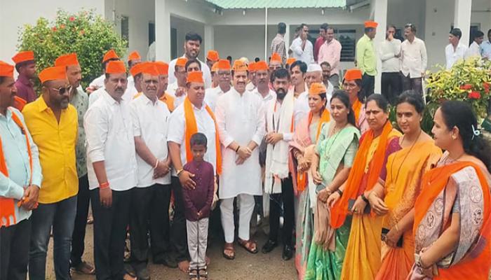 मराठा बांधवांकडून शशिकांत शिंदेंचा गौरव