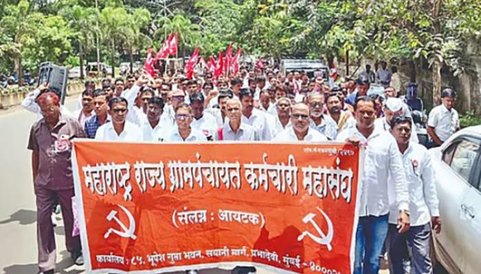 जिल्हाधिकारी कार्यालयावर ग्रामपंचायत कर्मचार्यांचा मोर्चा