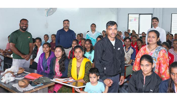 “व्हीस्पर- माय व्हाईस- माय चॉइस” अंतर्गत मार्गदर्शन, सॅनिटरी नॅपकिन वाटप