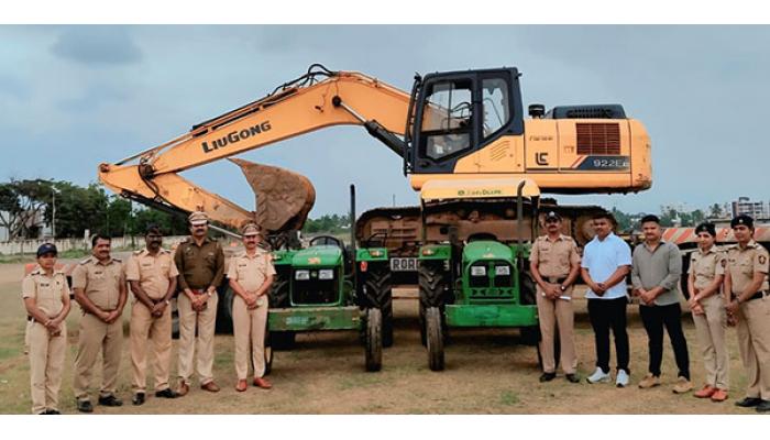 ट्रॅक्टर व पोकलँड परस्पर विकणार्‍या दोघांना अटक