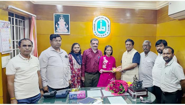 ९९ व्या साहित्य संमेलनासाठी देणगी म्हणून दिला पिगी बँकेतील निधी