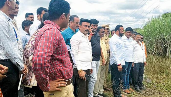 सरकार नुकसानग्रस्त शेतकऱ्यांच्या पाठीशी : ग्रामविकासमंत्री जयकुमार गोरे