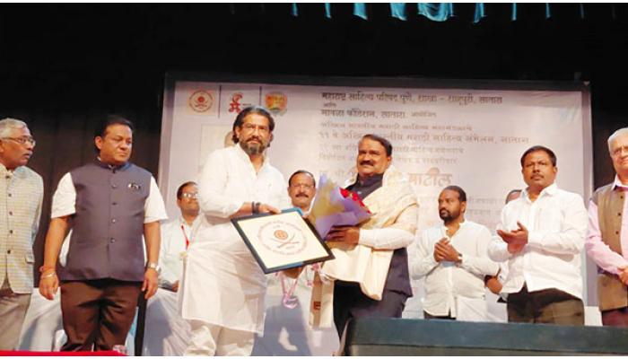 जीवनातल्या वेगवेगळ्या अनुभवांची उत्तम स्पंदने टिपणे हा लेखकाचा धर्म