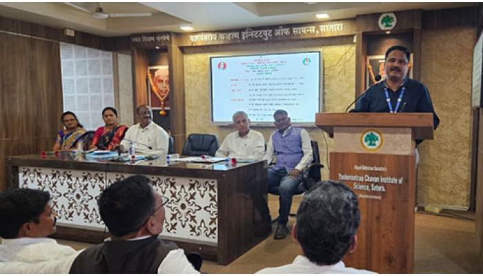 शिक्षण उपसंचालक चोथे रमले कुमारांच्या साहित्यिक भावविश्वात