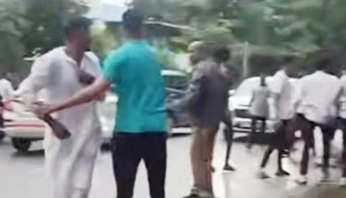 पोलीस अधीक्षकांच्या बंगल्यासमोरच युवकांच्या गटात मारामारी