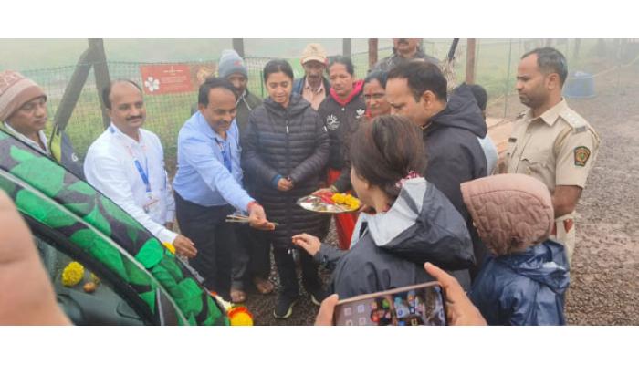 कास पठारावर दहा आसनी ई व्हेईकलचे उद्घाटन; पुष्प हंगामात पर्यटकांची मोठी सोयी