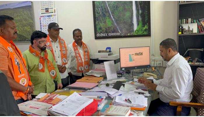 नुकसानग्रस्त शेतकऱ्यांना सरसकट माफी द्या; ठाकरे गट शिवसेनेच्यावतीने जिल्हा प्रशासनाला निवेदन