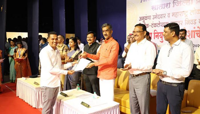 शासकीय सेवेत नव्याने आलेल्यांनी शासन आणि जनता यामधील दूवा म्हणून काम करावे : पालकमंत्री शंभूराज देसाई