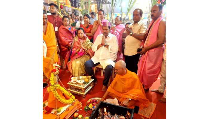 खासदार उदयनराजे भोसलेंच्या हस्ते दुर्गामाता सहस्त्रचंडी यागाला प्रारंभ; हजारो भक्तांच्या उपस्थितीत प्रारंभ